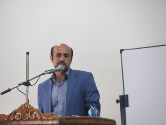 باشگاهها زحمت میکشند،مسئولان سود می برند