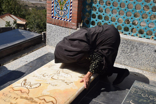 رفتید ولی به یاد ما می مانید