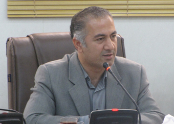 اعضای شورا در حضور خبرنگاران نقش بازی می کنند
