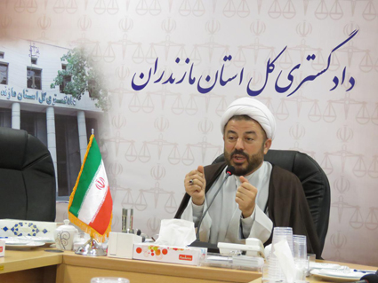 با قضاتی که تخلف اداری داشته باشند به شدت برخورد میکنیم